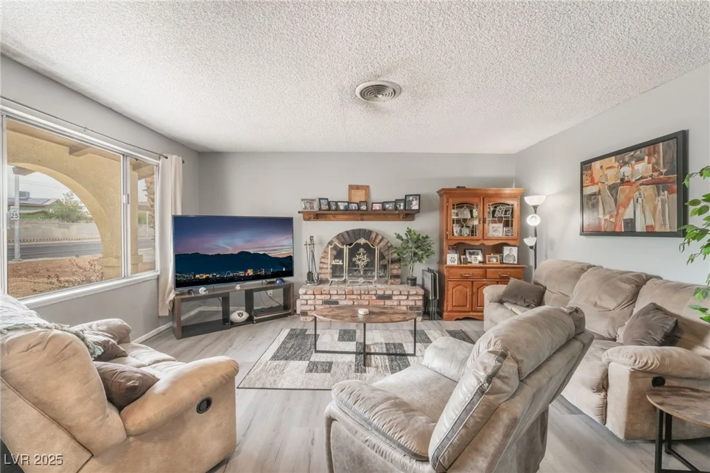 212 Torrey Pines, Las Vegas, NV 89107