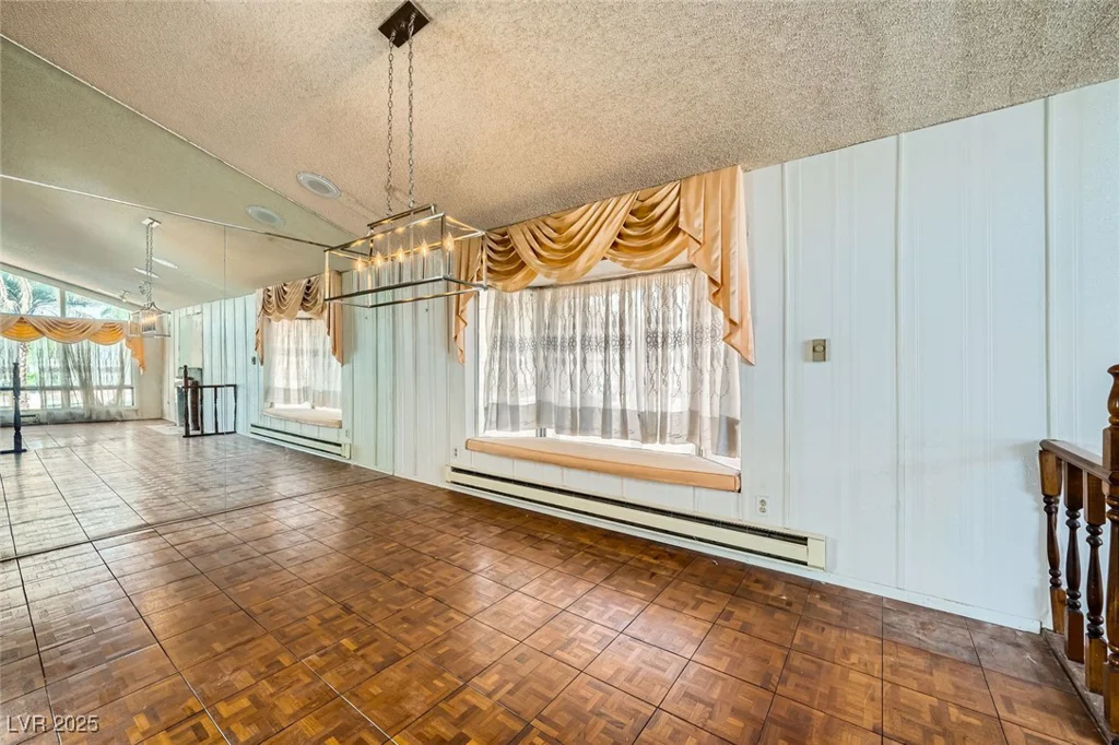 7079 Laredo, Las Vegas, NV 89117