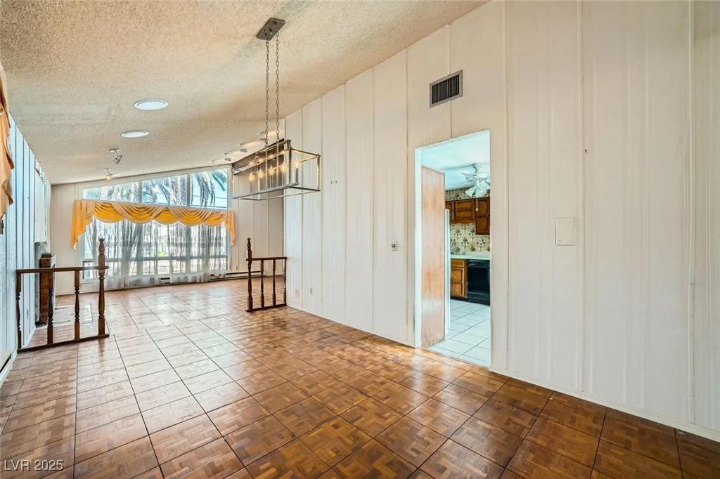 7079 Laredo, Las Vegas, NV 89117