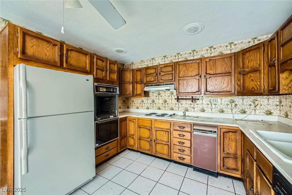 7079 Laredo, Las Vegas, NV 89117