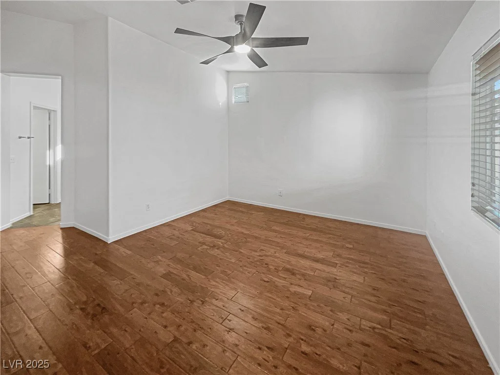 350 Loma Marsh, North Las Vegas, NV 89084