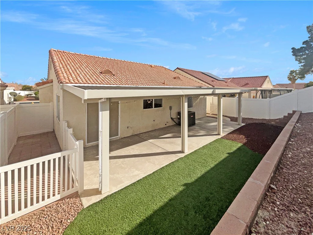 350 Loma Marsh, North Las Vegas, NV 89084