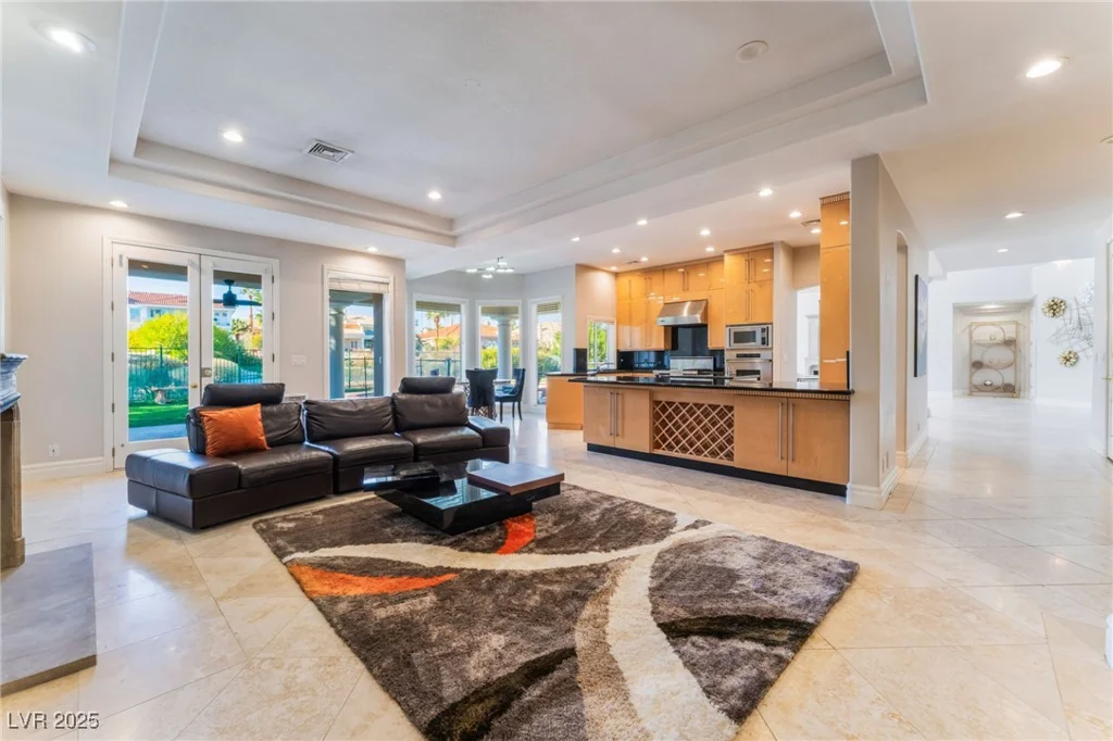 2221 Glenbrook, Las Vegas, NV 89117