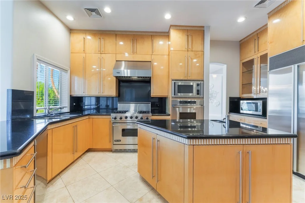 2221 Glenbrook, Las Vegas, NV 89117
