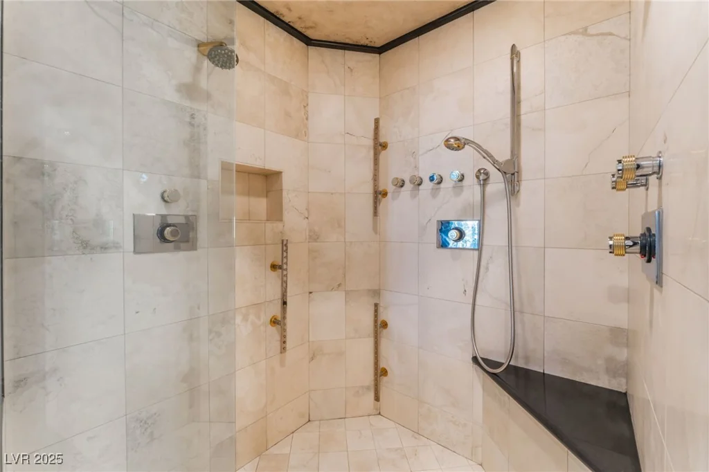 2221 Glenbrook, Las Vegas, NV 89117