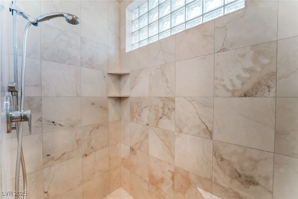 2221 Glenbrook, Las Vegas, NV 89117