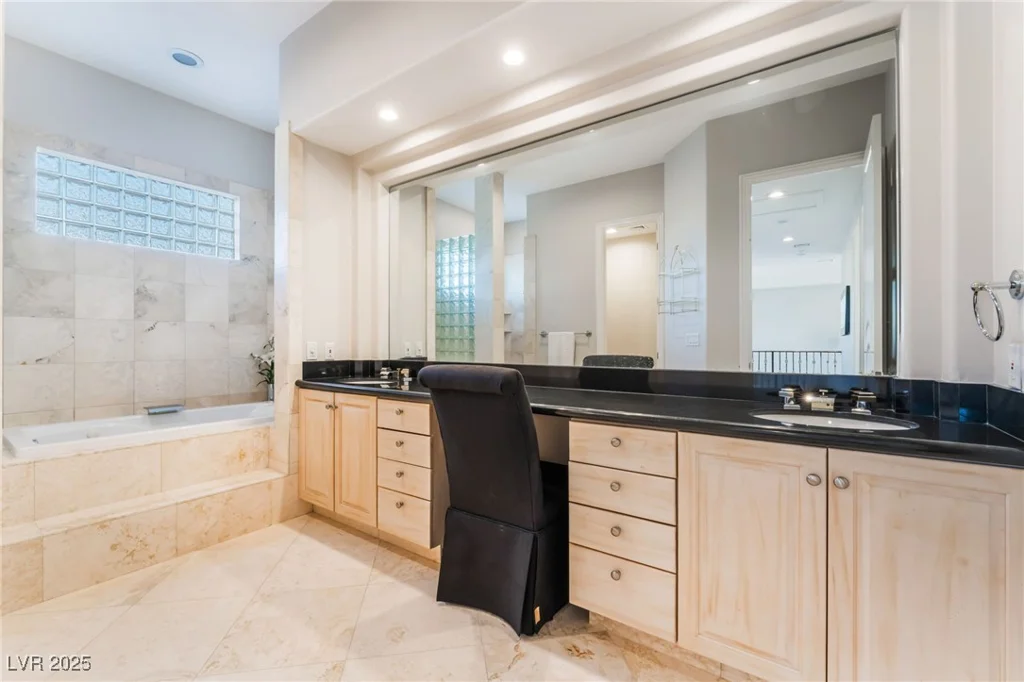 2221 Glenbrook, Las Vegas, NV 89117