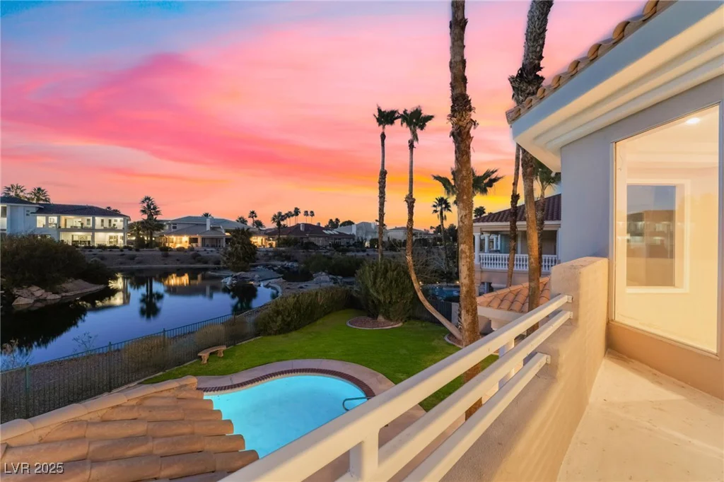 2221 Glenbrook, Las Vegas, NV 89117
