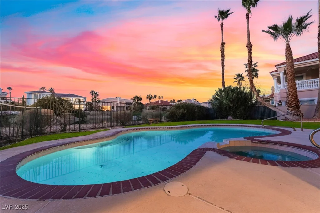 2221 Glenbrook, Las Vegas, NV 89117