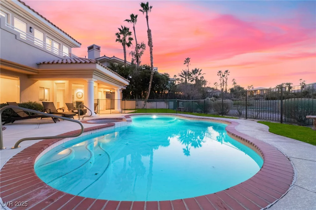 2221 Glenbrook, Las Vegas, NV 89117