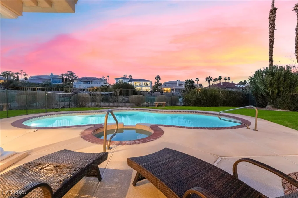 2221 Glenbrook, Las Vegas, NV 89117