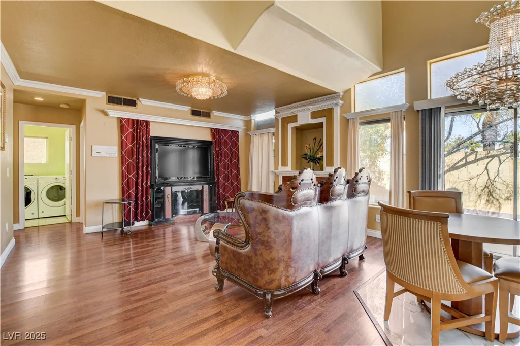 8988 Dusseldorf, Las Vegas, NV 89147