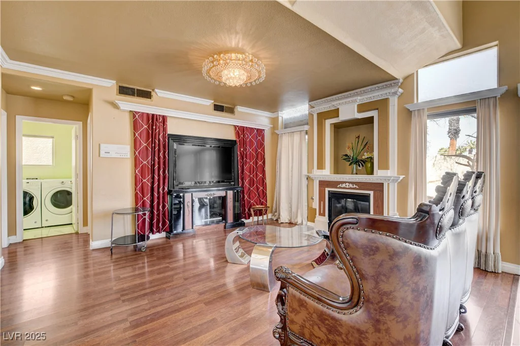 8988 Dusseldorf, Las Vegas, NV 89147
