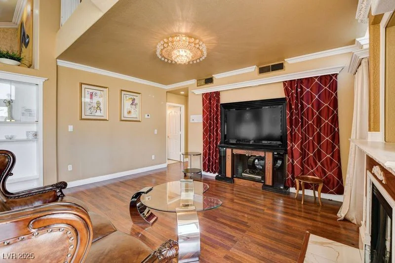 8988 Dusseldorf, Las Vegas, NV 89147
