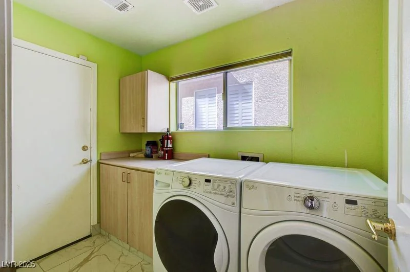 8988 Dusseldorf, Las Vegas, NV 89147