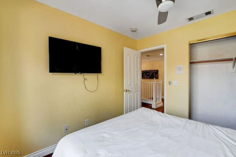 8988 Dusseldorf, Las Vegas, NV 89147