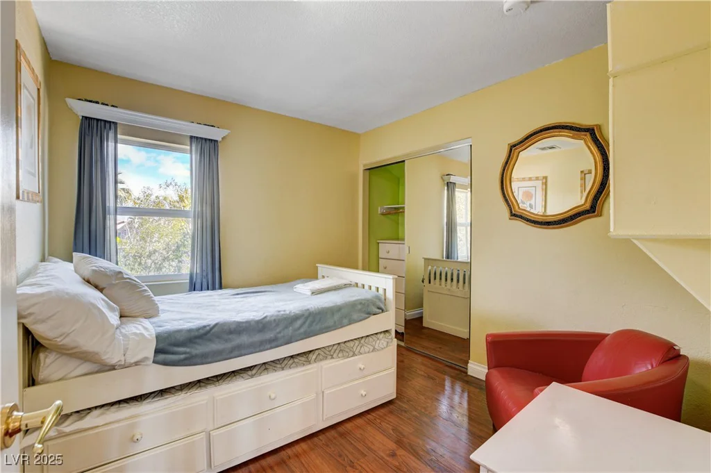 8988 Dusseldorf, Las Vegas, NV 89147