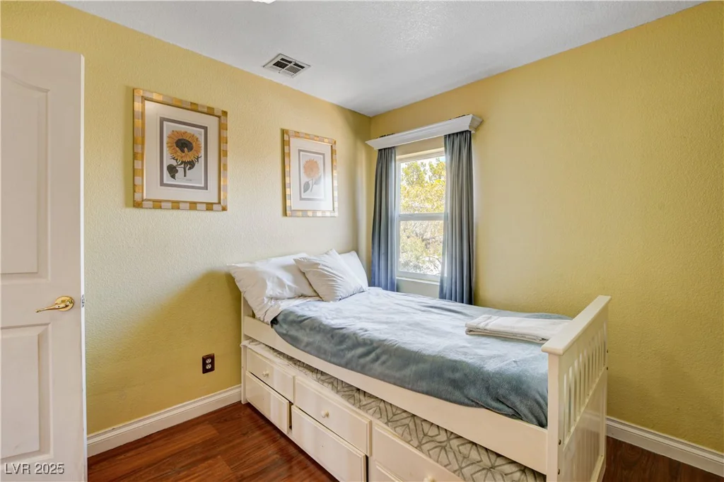 8988 Dusseldorf, Las Vegas, NV 89147