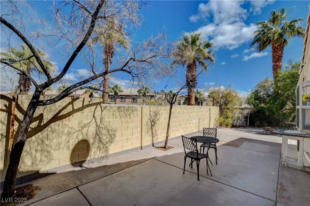 8988 Dusseldorf, Las Vegas, NV 89147