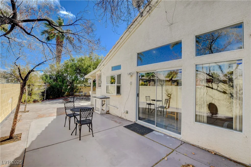 8988 Dusseldorf, Las Vegas, NV 89147