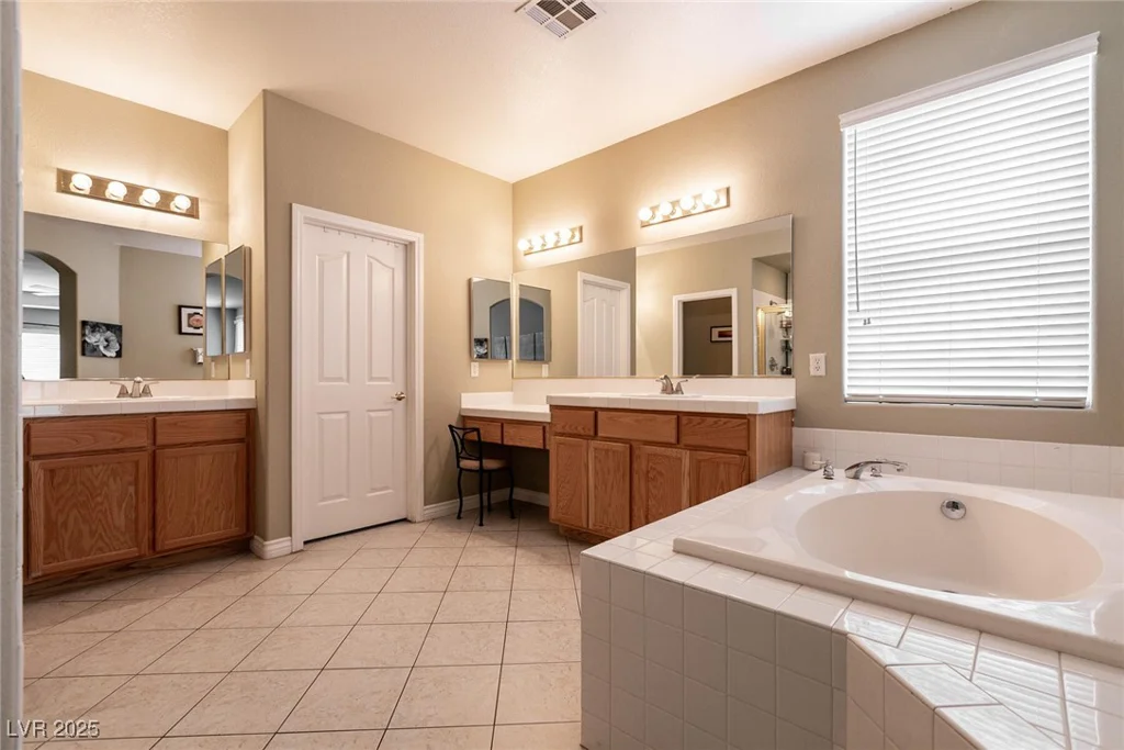 1313 Gallery Oaks, Las Vegas, NV 89123