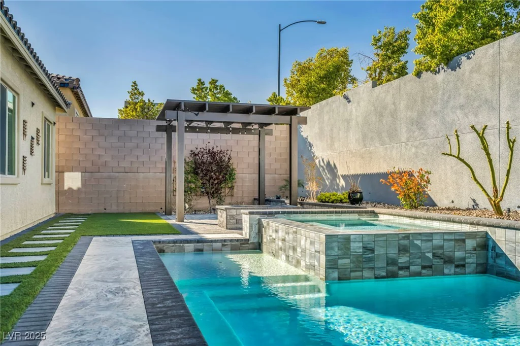 10062 Mountain Foothills, Las Vegas, NV 89149