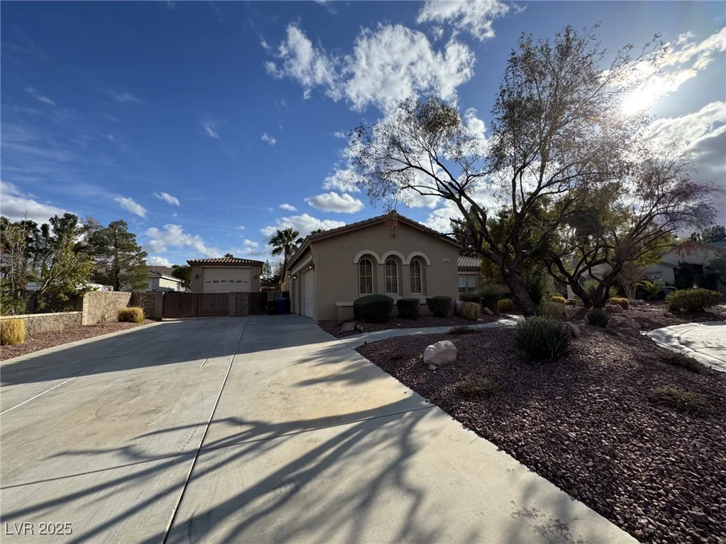 289 Ivywood, Las Vegas, NV 89183