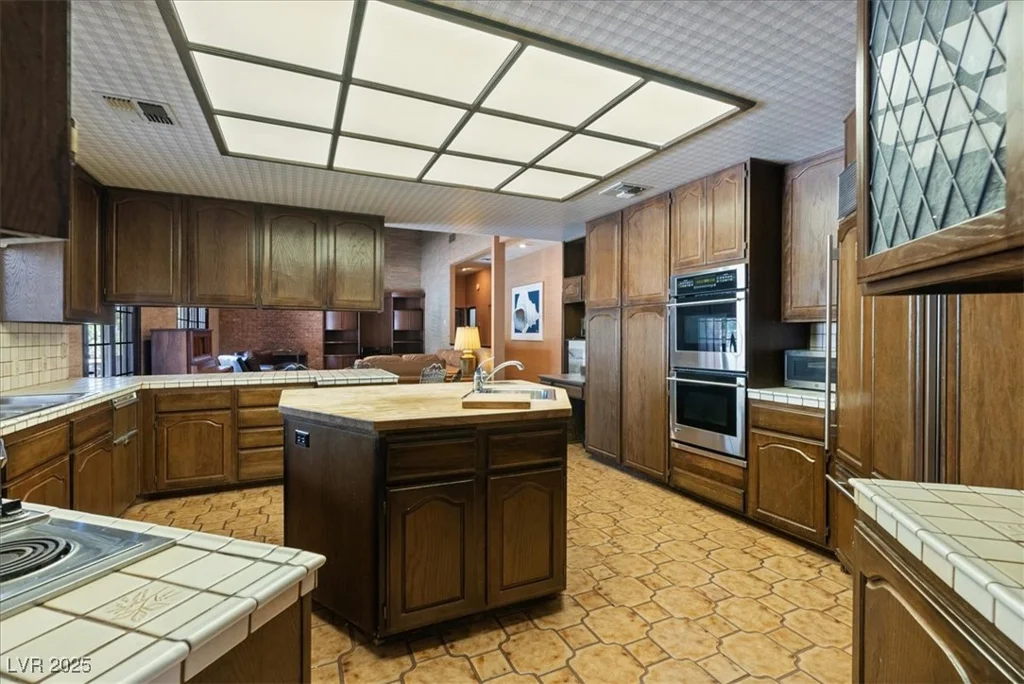 6998 Alamitos, Las Vegas, NV 89120