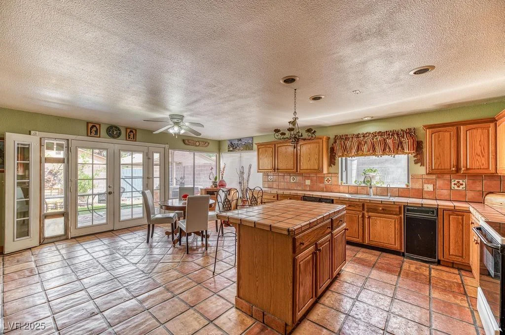 4730 Mountain Valley, Las Vegas, NV 89121