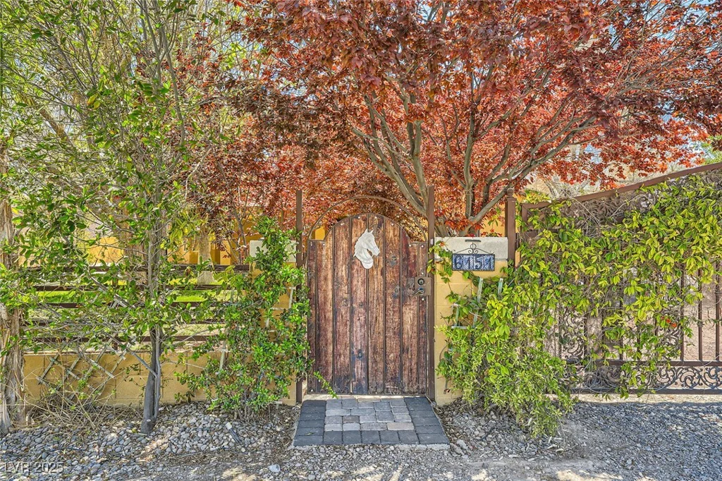 6151 Whispering Sands, Las Vegas, NV 89131
