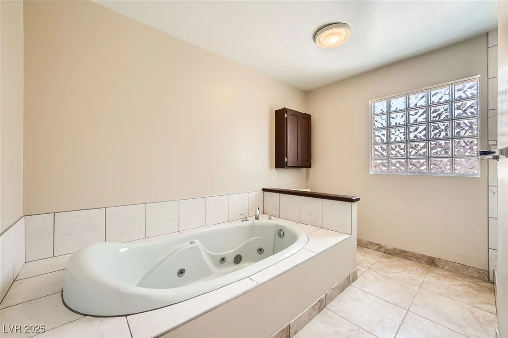 6151 Whispering Sands, Las Vegas, NV 89131