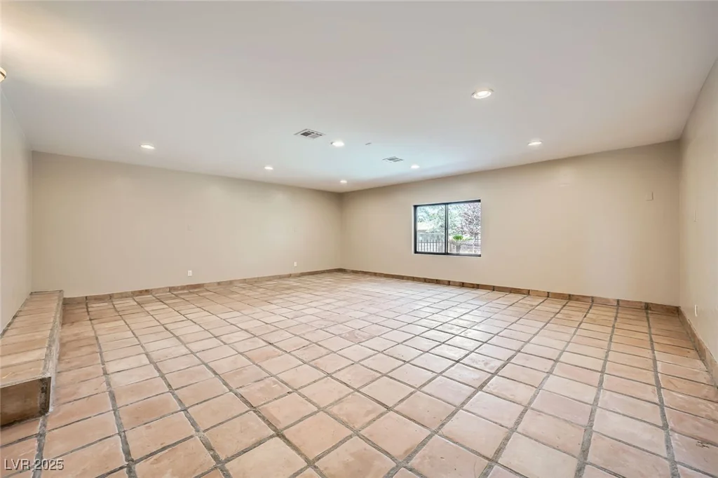 6151 Whispering Sands, Las Vegas, NV 89131