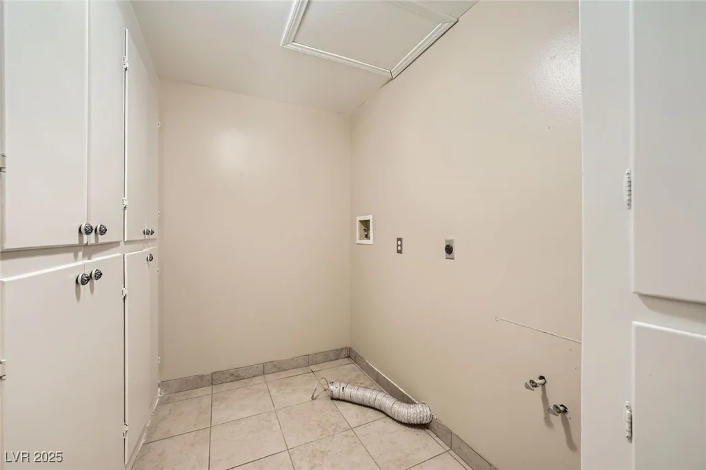 6151 Whispering Sands, Las Vegas, NV 89131