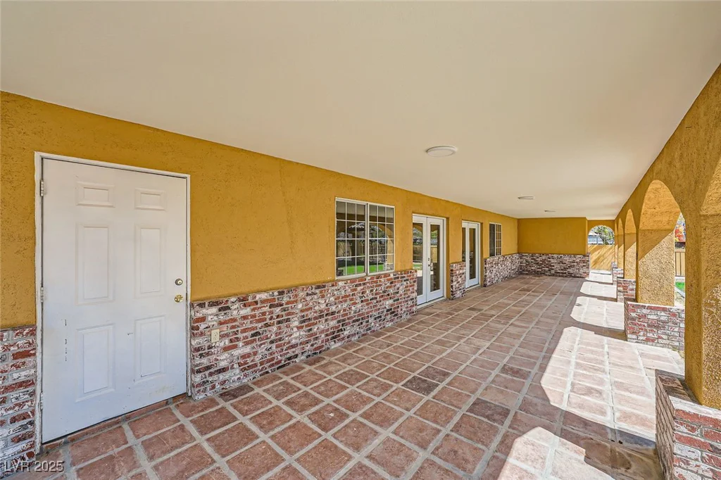 6151 Whispering Sands, Las Vegas, NV 89131