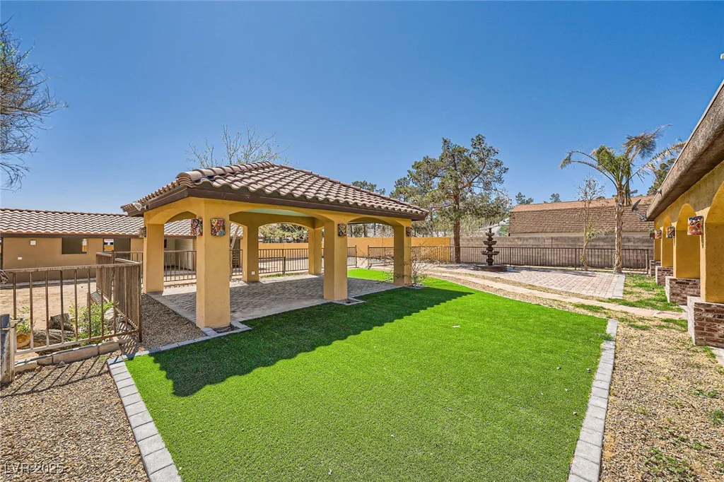 6151 Whispering Sands, Las Vegas, NV 89131