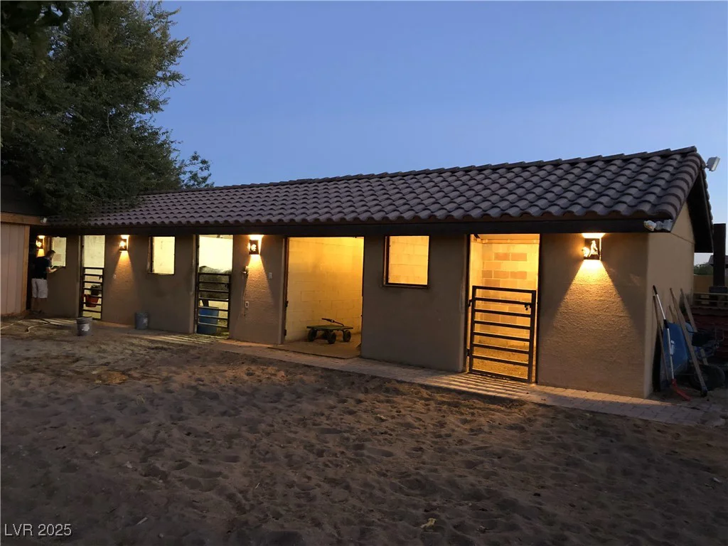 6151 Whispering Sands, Las Vegas, NV 89131