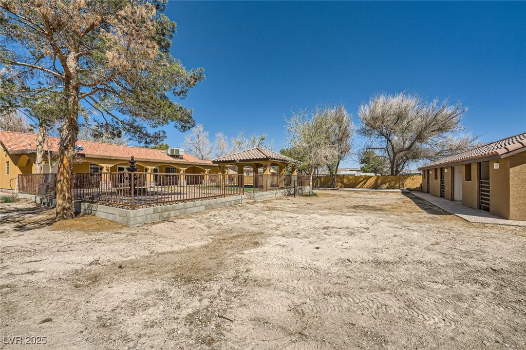 6151 Whispering Sands, Las Vegas, NV 89131