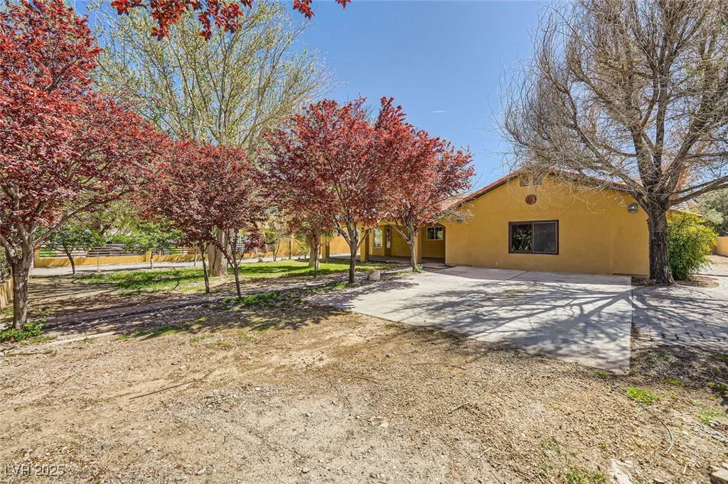 6151 Whispering Sands, Las Vegas, NV 89131