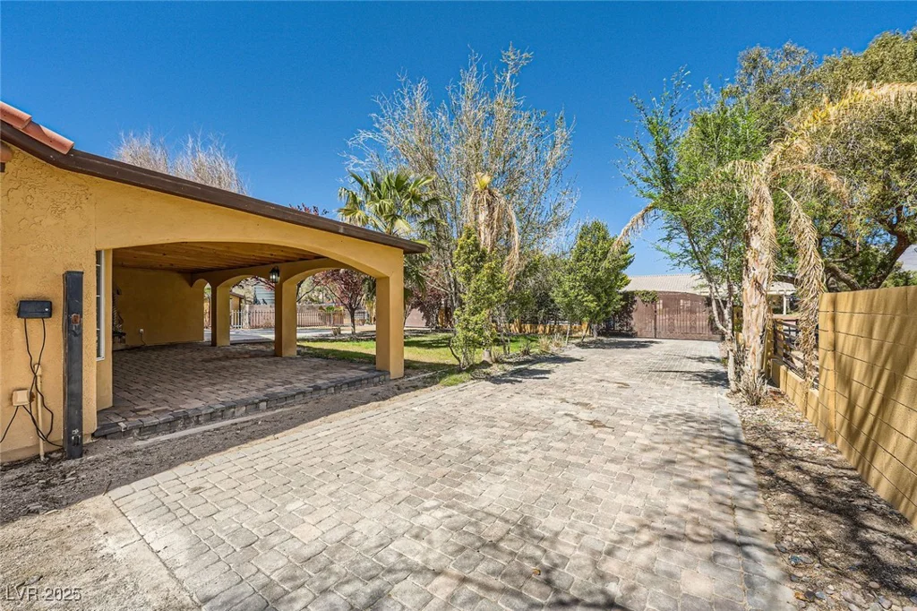 6151 Whispering Sands, Las Vegas, NV 89131