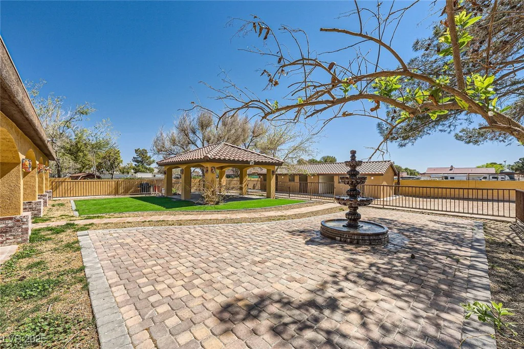 6151 Whispering Sands, Las Vegas, NV 89131