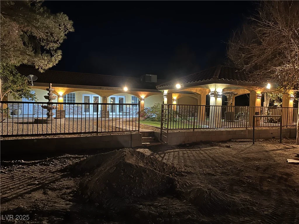 6151 Whispering Sands, Las Vegas, NV 89131