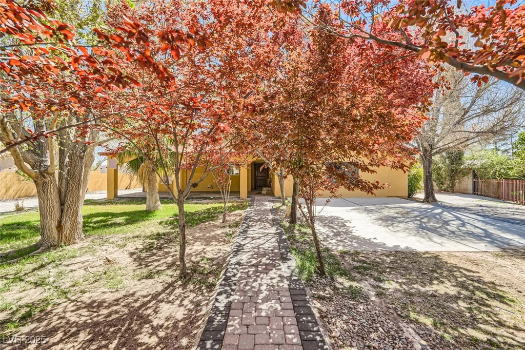 6151 Whispering Sands, Las Vegas, NV 89131