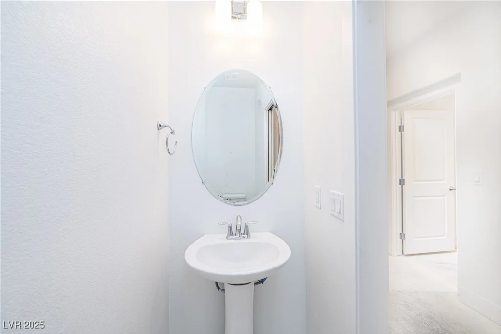 1005 Warsaw, Henderson, NV 89015