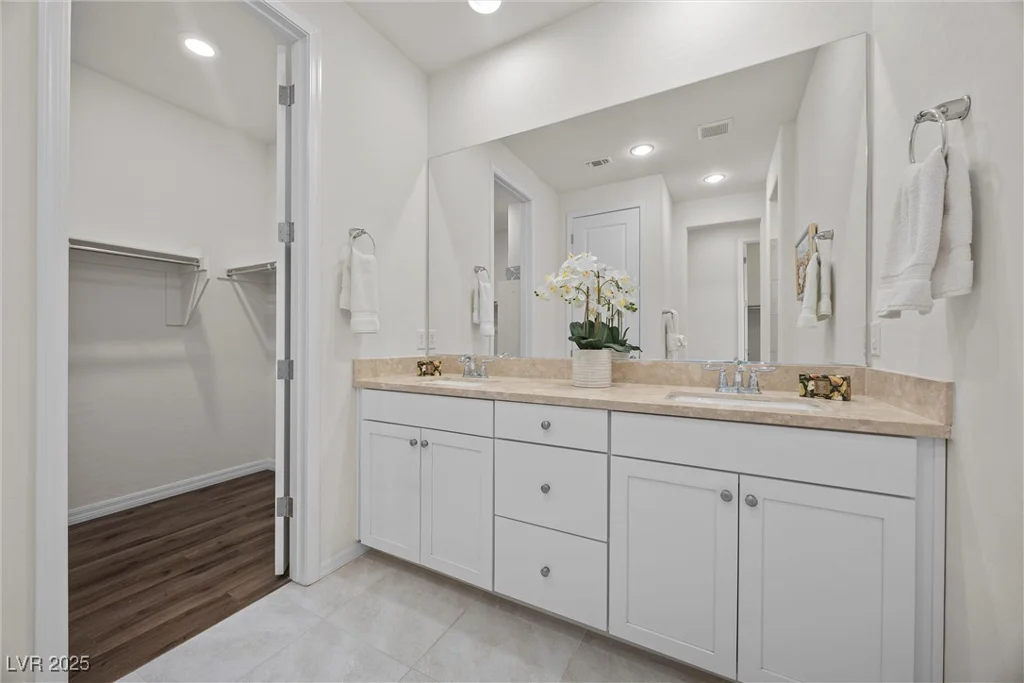 8106 Skye Glen, Las Vegas, NV 89166