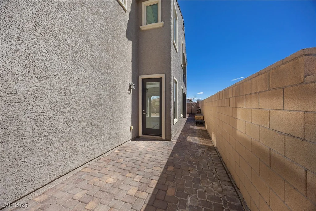 8106 Skye Glen, Las Vegas, NV 89166