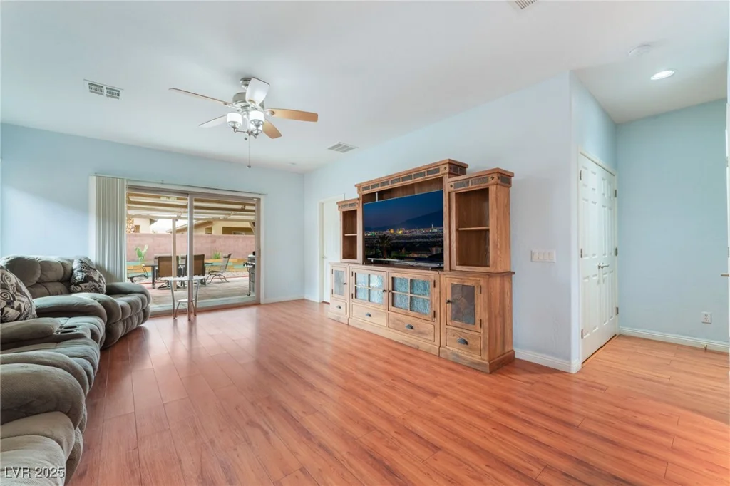 5991 Saddle Horse, Las Vegas, NV 89122