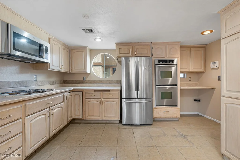 6652 Wheelbarrow Peak, Las Vegas, NV 89108