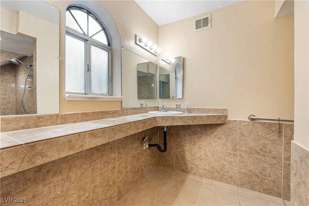 6652 Wheelbarrow Peak, Las Vegas, NV 89108
