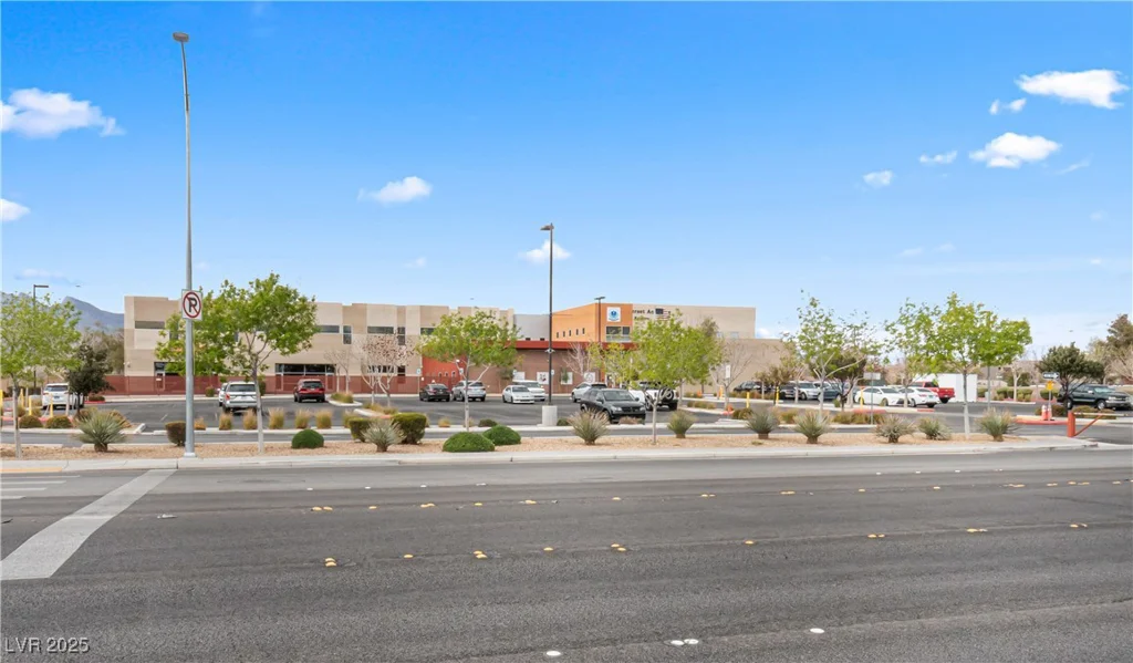 6652 Wheelbarrow Peak, Las Vegas, NV 89108
