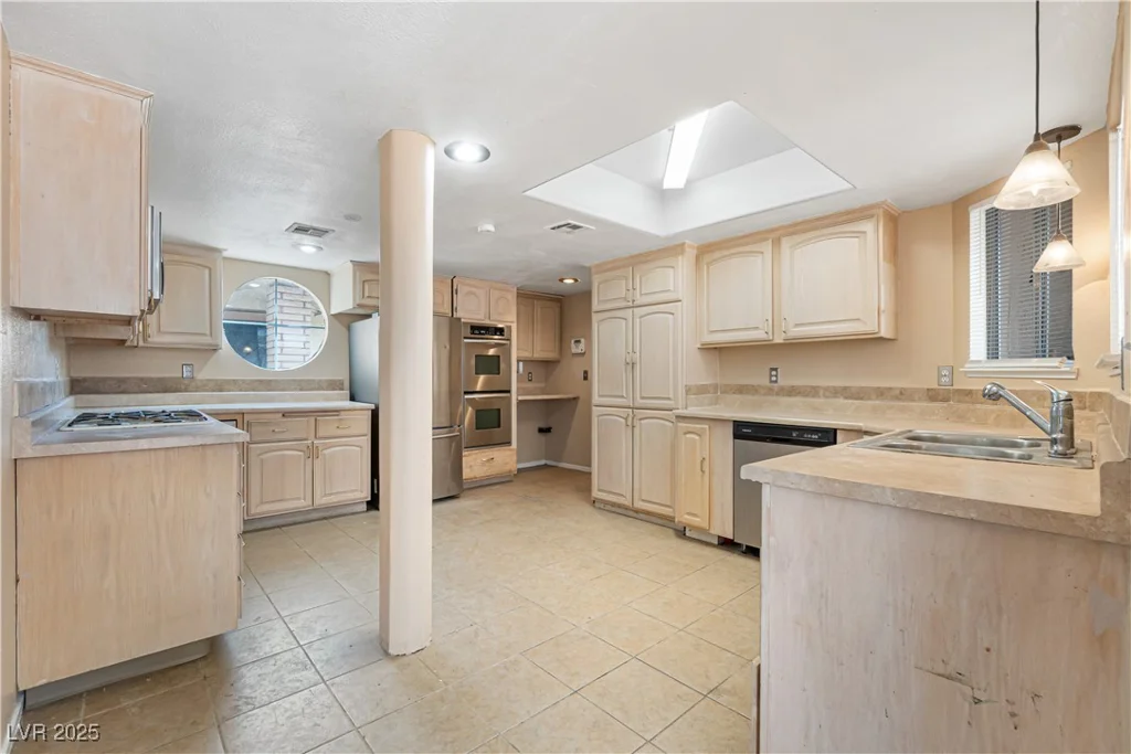 6652 Wheelbarrow Peak, Las Vegas, NV 89108